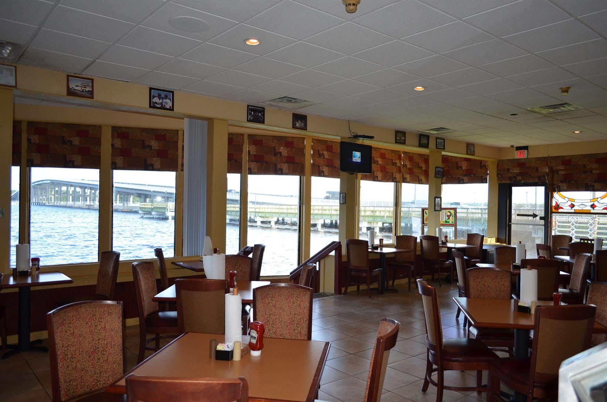 Quality Inn And Suites Palatka Riverfront Kültér fotó